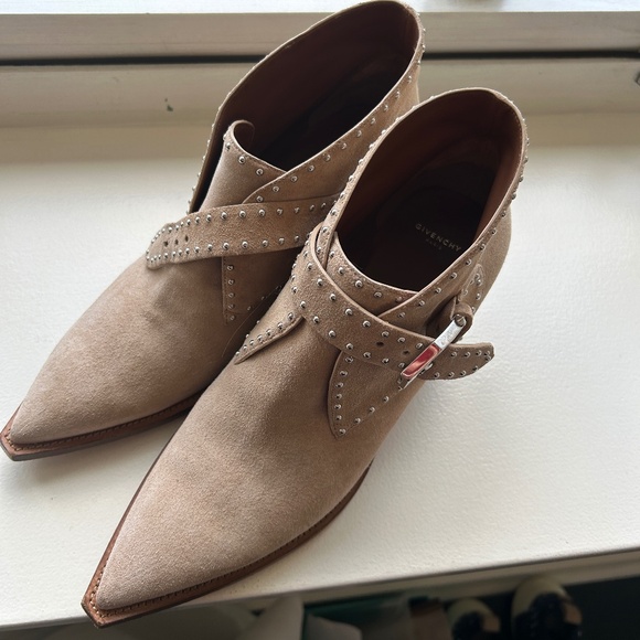 Givenchy - Picture 2 of 4